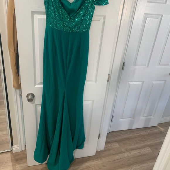 Green dress - Picture 7 of 8